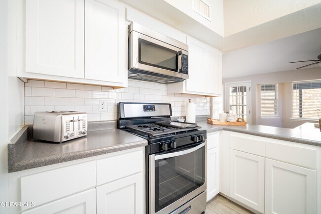 Building Photo - 7113 Cerro Negro Dr