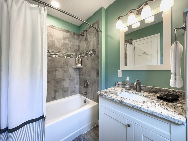 Master Bath - 27166 Little Floyd Lake Rd