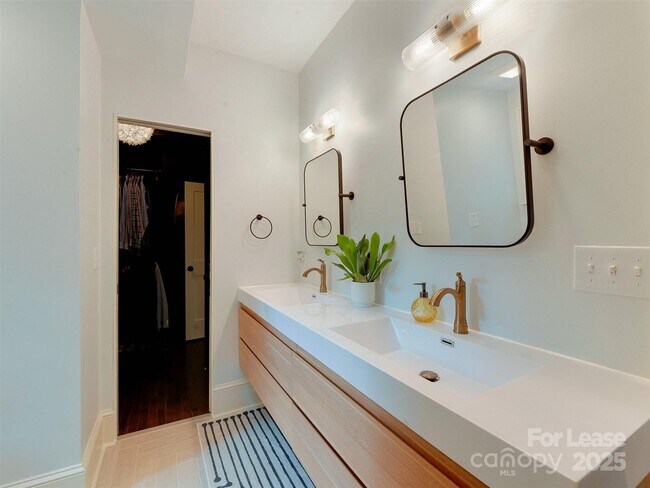 Building Photo - 508 Seldon Dr
