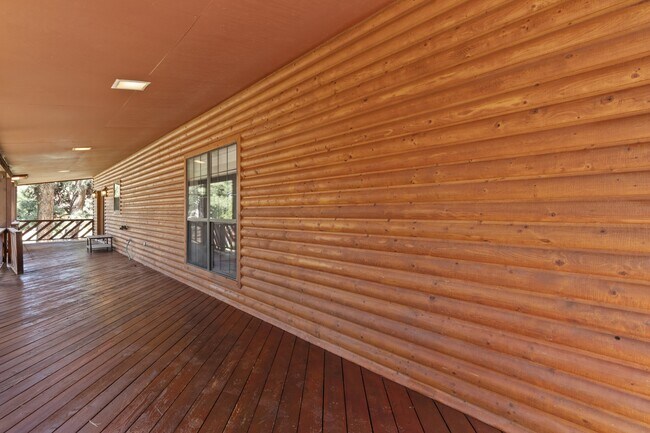 Building Photo - 103 E Miller Ct
