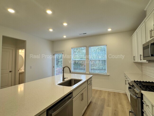 Building Photo - 416 Rowe Wy