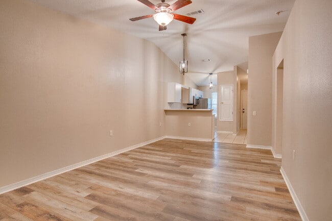 Building Photo - Adorable Updated 2BR Cottage-Style Townhom...