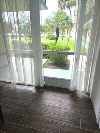 Building Photo - 804 SE 7th St