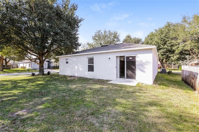 Building Photo - 977 Vanderbilt Dr