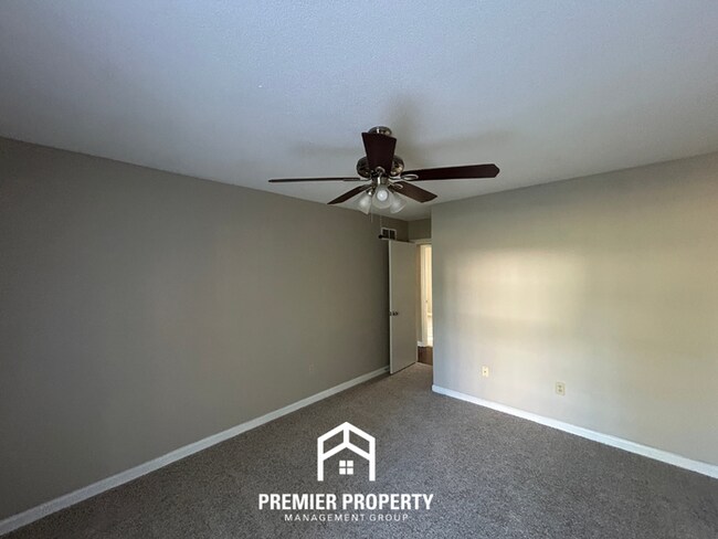 Building Photo - Spacious 4BR/2BA Southaven Home | Hardwood Floors, Fireplace & Fenced Yard with Shed