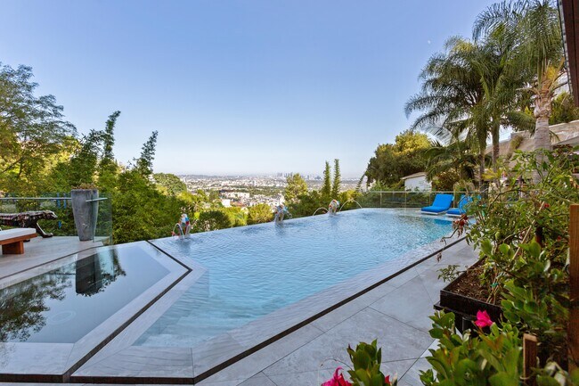 Building Photo - 8356 Sunset View Dr