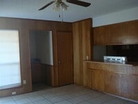 Building Photo - 613 NW Renfro St