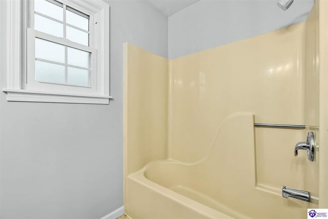 Building Photo - 215 Darrell Dr