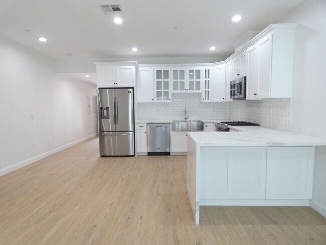 Building Photo - 5346 Lexington Ave