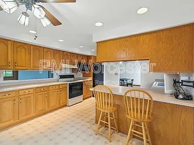 Building Photo - 178 Massasoit Rd