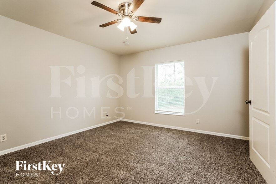 Building Photo - 715 Bennington Dr