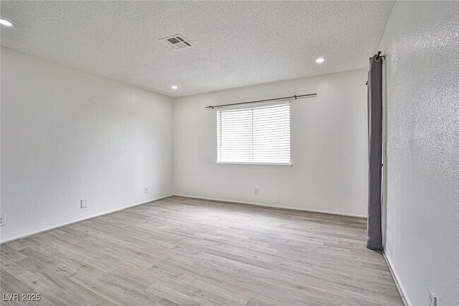 Building Photo - 5187 Caliente St