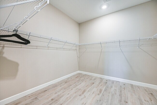 Building Photo - 15140 Pescara St