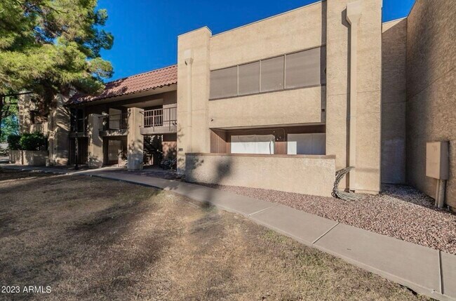 Building Photo - 4608 W Maryland Ave