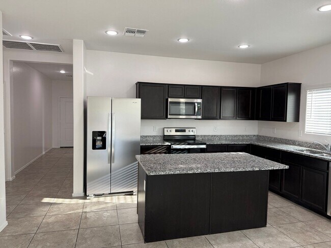 Building Photo - 1086 W Avalon Canyon Dr