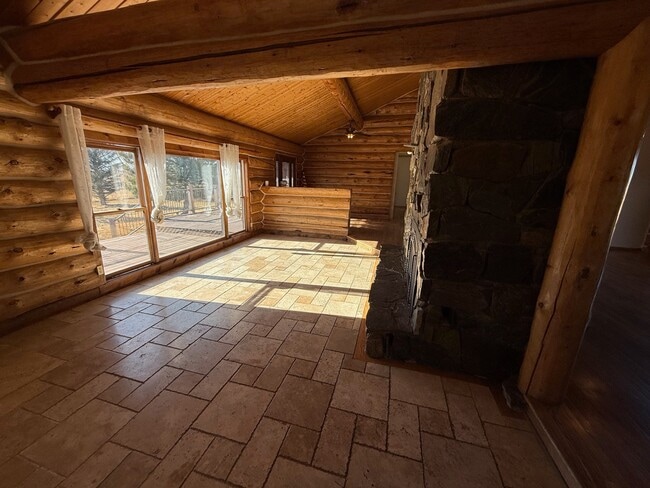 Building Photo - 545 Coulee Dr