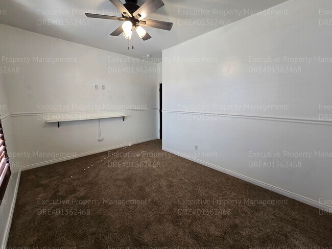 Building Photo - 3 bedroom/ 2.5 bathroom 2 story home.