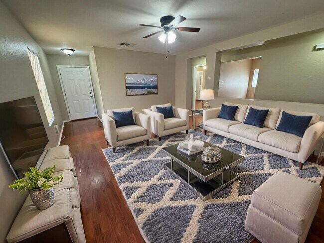 Building Photo - GREAT HOME  |  3 BEDROOMS + OFFICE  |  CLO...