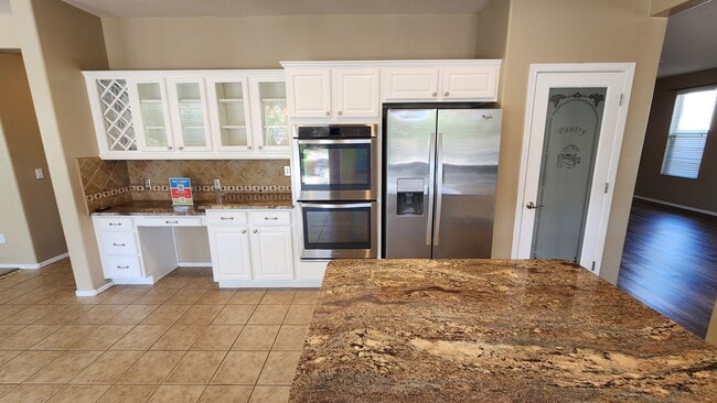 Building Photo - 4 Bedroom Home in the Sun Grooves Communit...