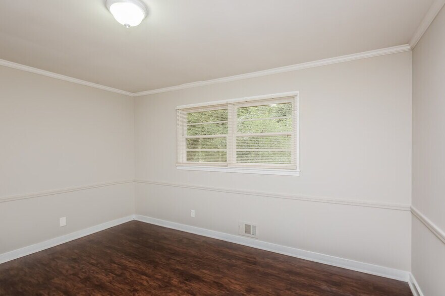 Building Photo - 1201 Valerie Woods Dr