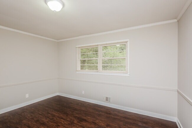 Building Photo - 1201 Valerie Woods Dr