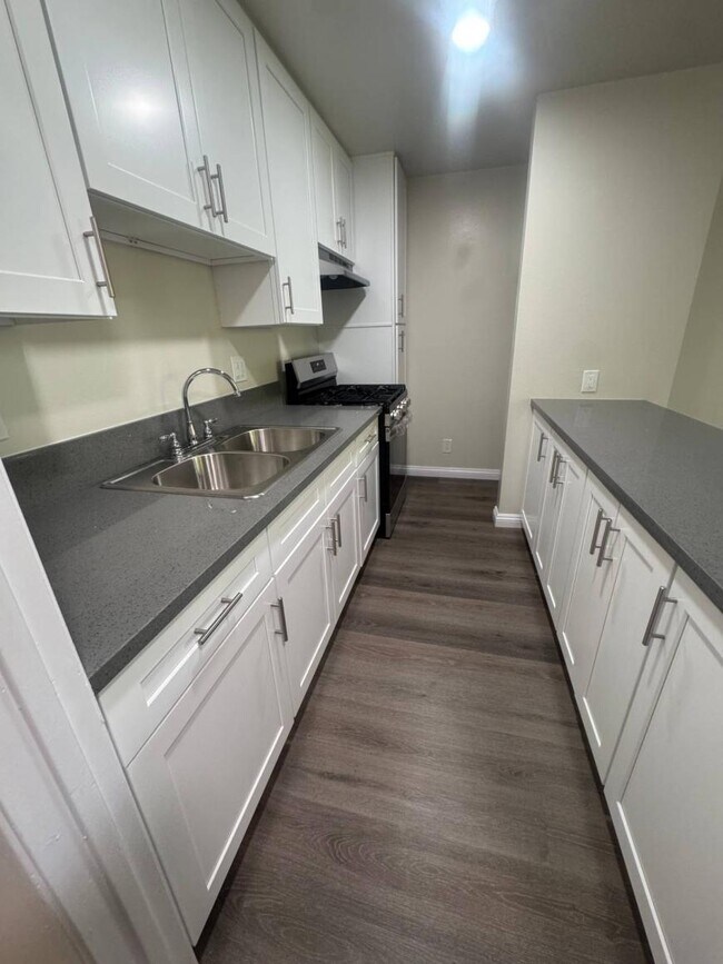 Building Photo - 0.0 bedroom in Sunland California 91040