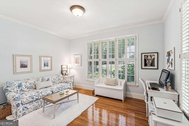 Building Photo - 725 Greenview Terrace