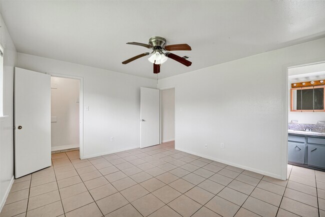 Building Photo - 5010 Shilo Dr