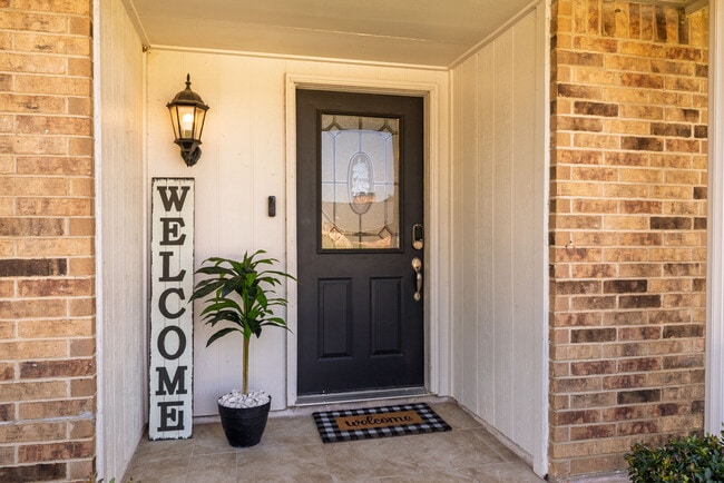 Building Photo - 864 Warwick Dr