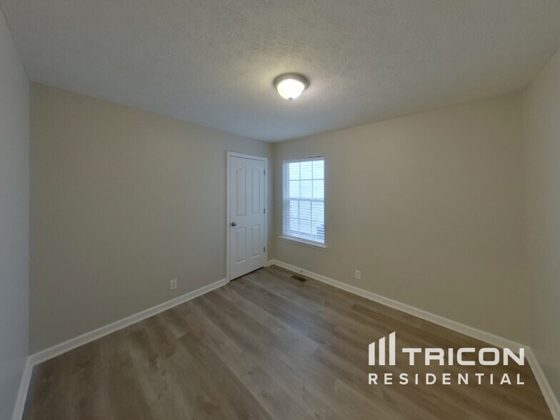 Building Photo - 2156 Aberdeen Cir
