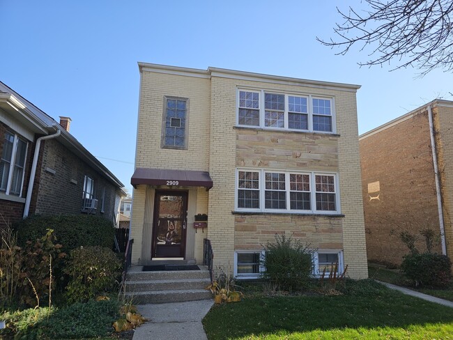 Primary Photo - 2909 N Austin Ave