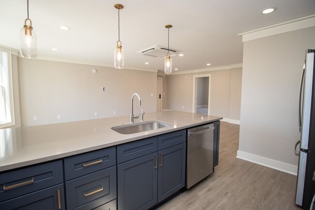Building Photo - Luxury Living in the Heart of Downtown Col...