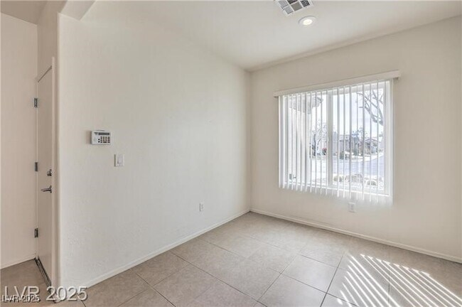 Building Photo - 3520 Kittiwake Rd