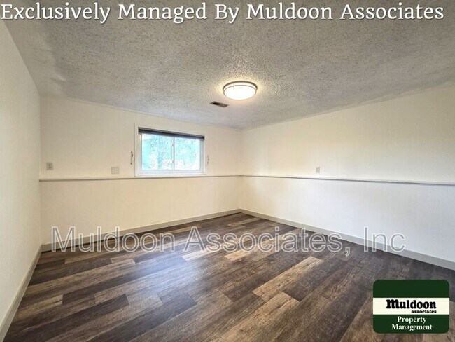 Building Photo - 1450 Luna Vista St