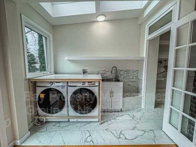 Building Photo - 4412 Volta Pl NW