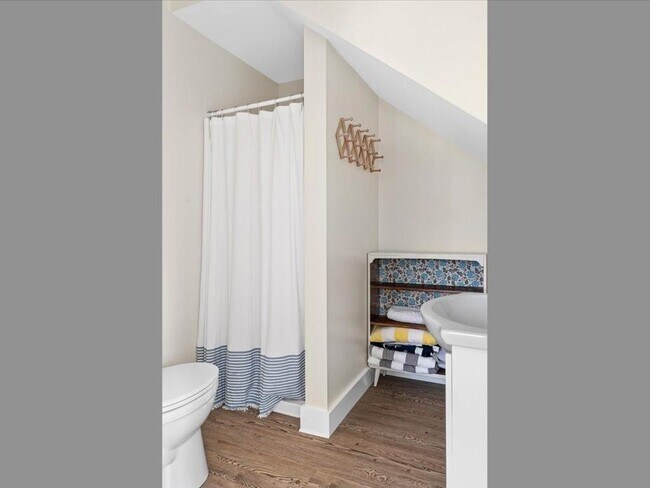 Building Photo - 20-24 Perry St