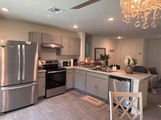 Building Photo - 400 Krassner Dr