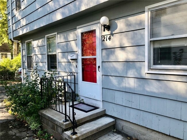 Building Photo - 214 E Spruce St