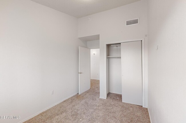 Building Photo - 3519 Oasis Dr