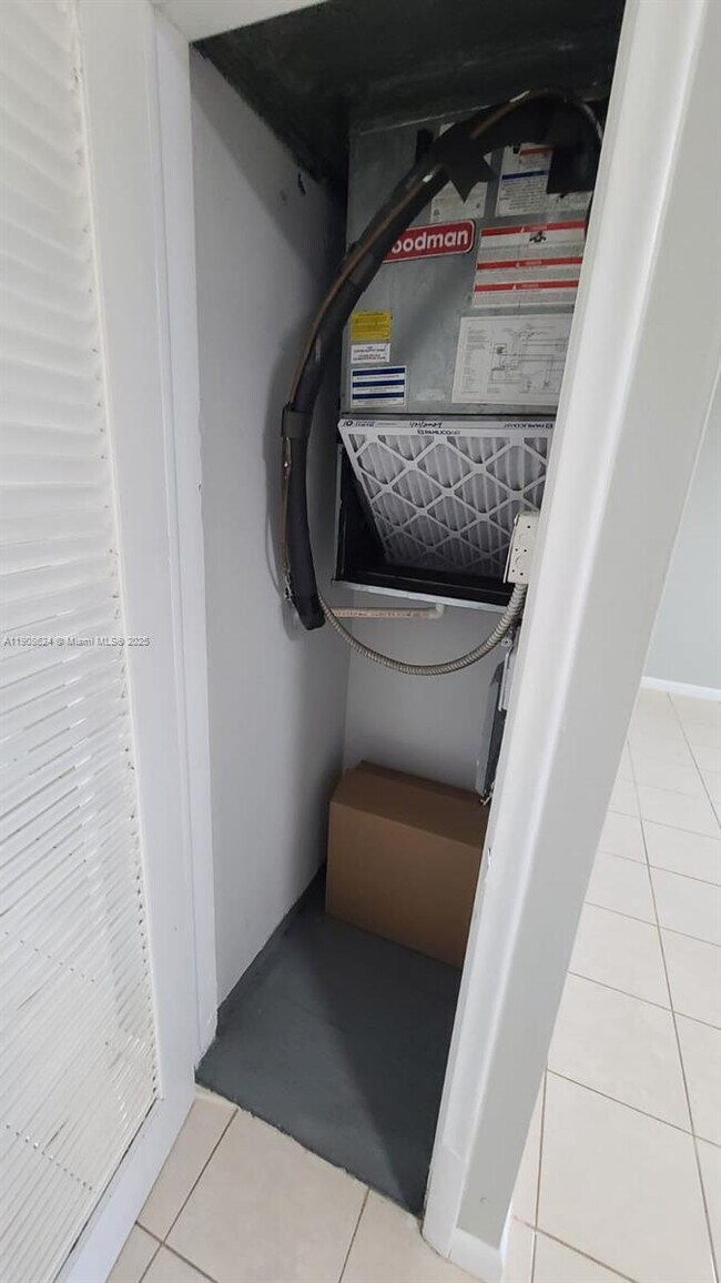 Building Photo - 1715 Wiley St