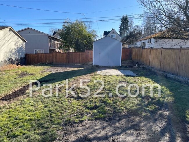 Building Photo - 3 bedroom 1.5 Bathroom Rambler in Tacoma!