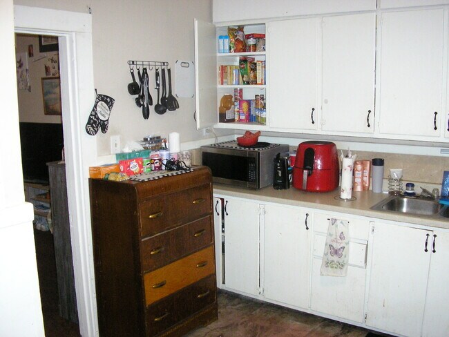 Building Photo - 1584 Collegeview Dr