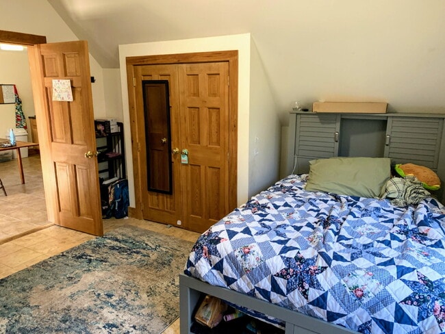 Building Photo - 275 Mast Rd