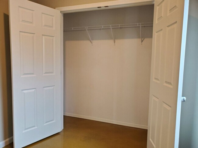 Building Photo - 3 bed 1 bath apartment in Jackson, MO