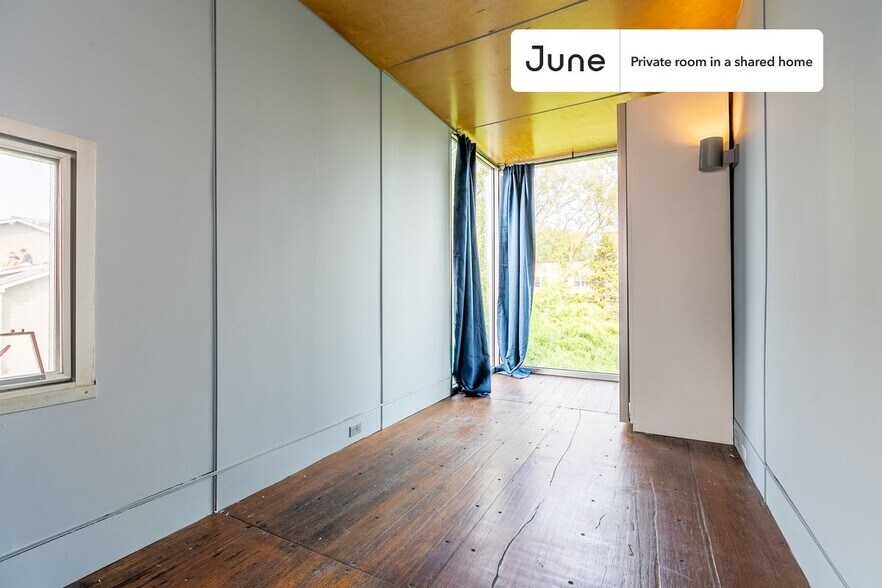 Building Photo - Room in Shared 6 bed/6 bath home