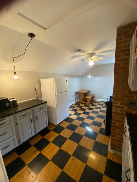 Building Photo - 1832 W 48th St