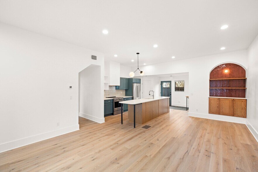 Building Photo - 2247 SE Brooklyn St