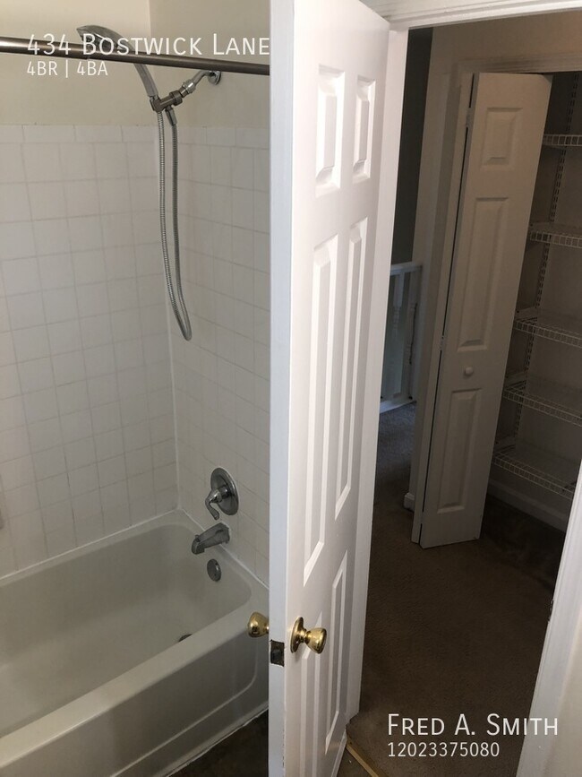 Building Photo - 434 Bostwick Ln