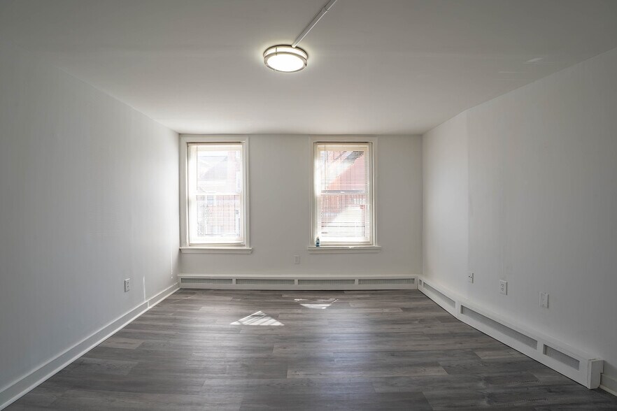 Building Photo - 120 Perry St