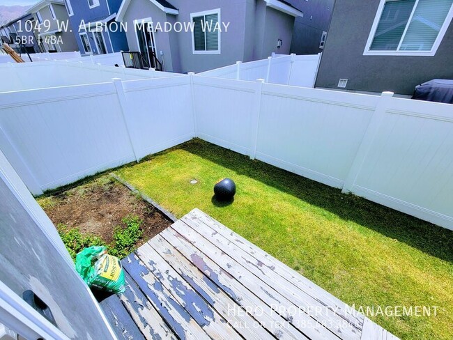 Building Photo - 1049 Albion Meadow Way